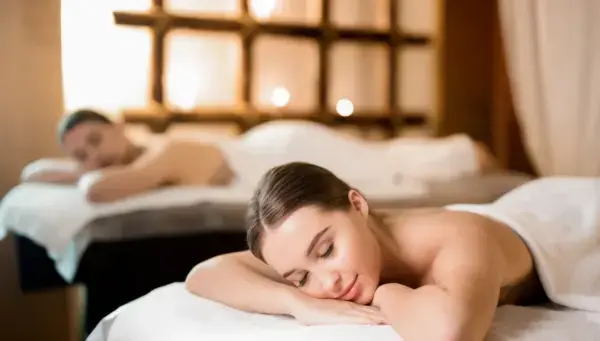 Cách thư giãn tốt nhất: Massage đá nóng Himalaya